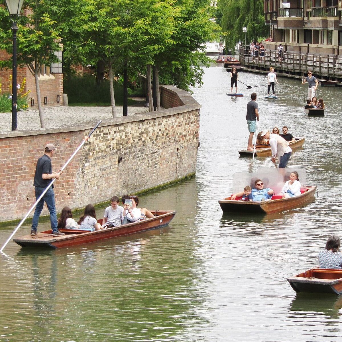 剑桥撑篙 Punting 怎么选：船夫讲解 vs 自己撑、路线怎么选、船票预订避坑