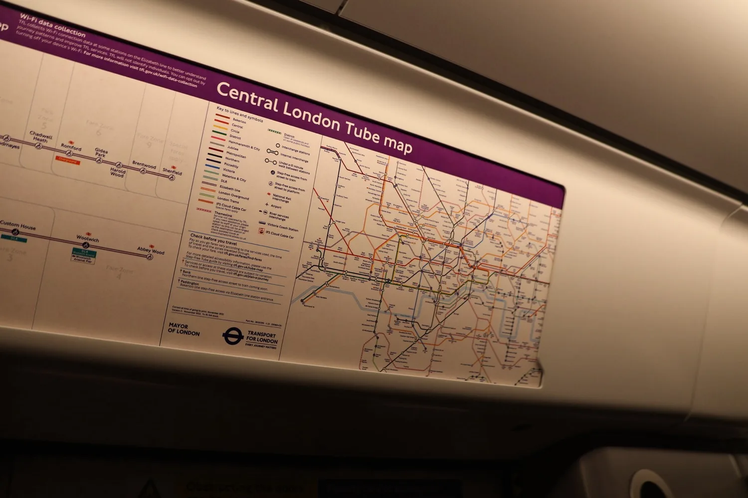 Elizabeth line 车厢内部