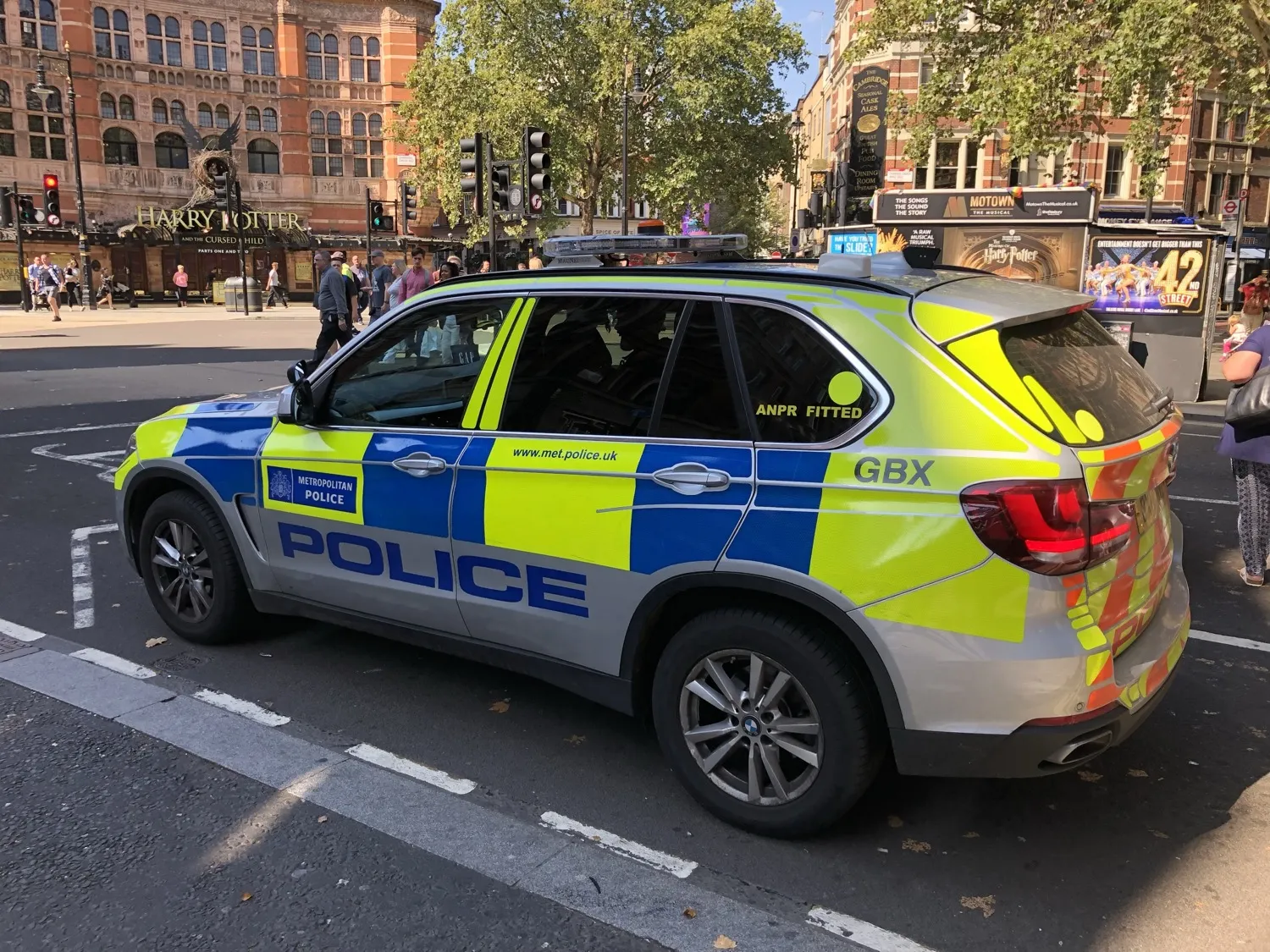 A Met Police car