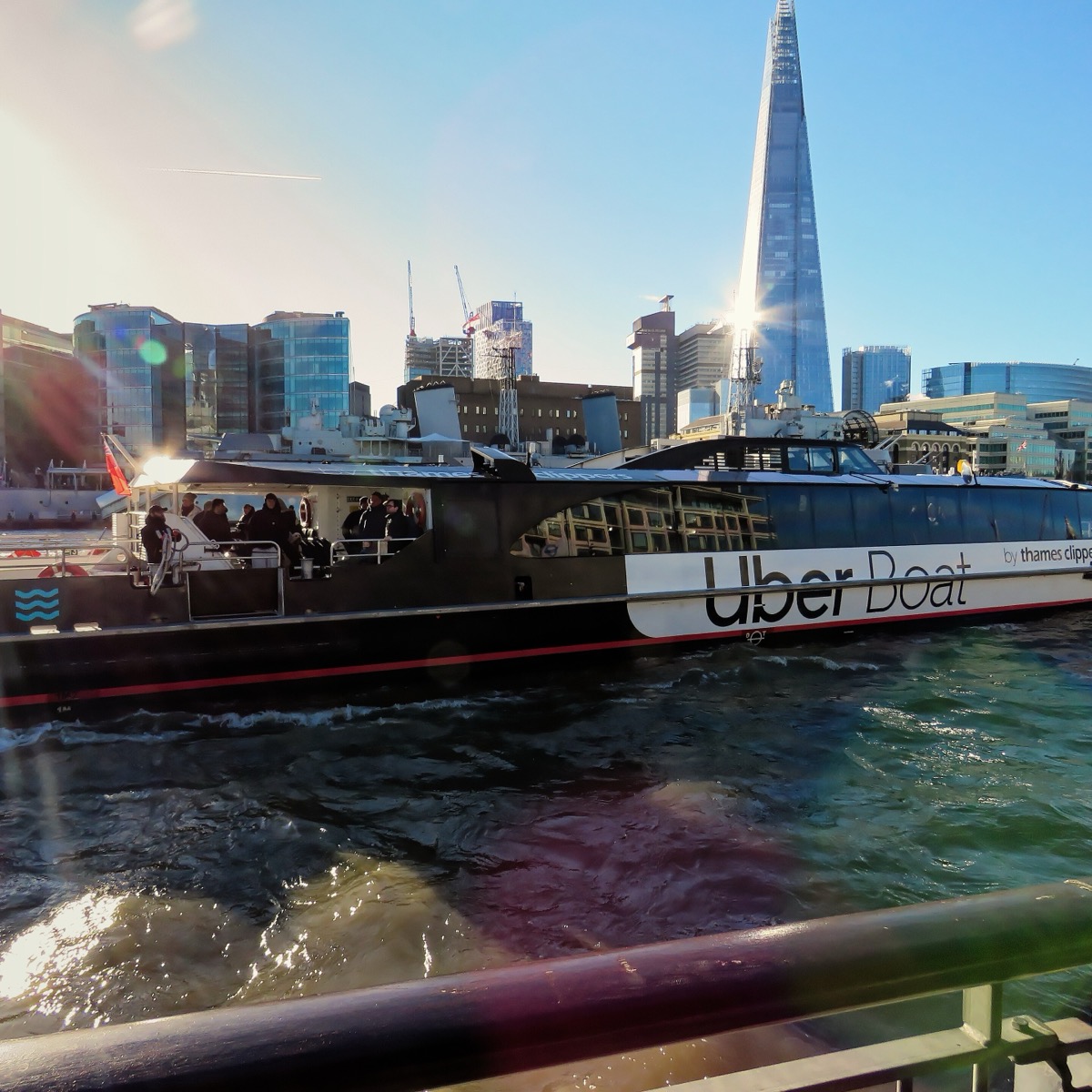 伦敦泰晤士河游船怎么选：Uber Boat、观光船、快艇和餐饮船对比